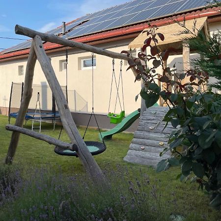 Lavender Garden Apartment Debrecen Luaran gambar